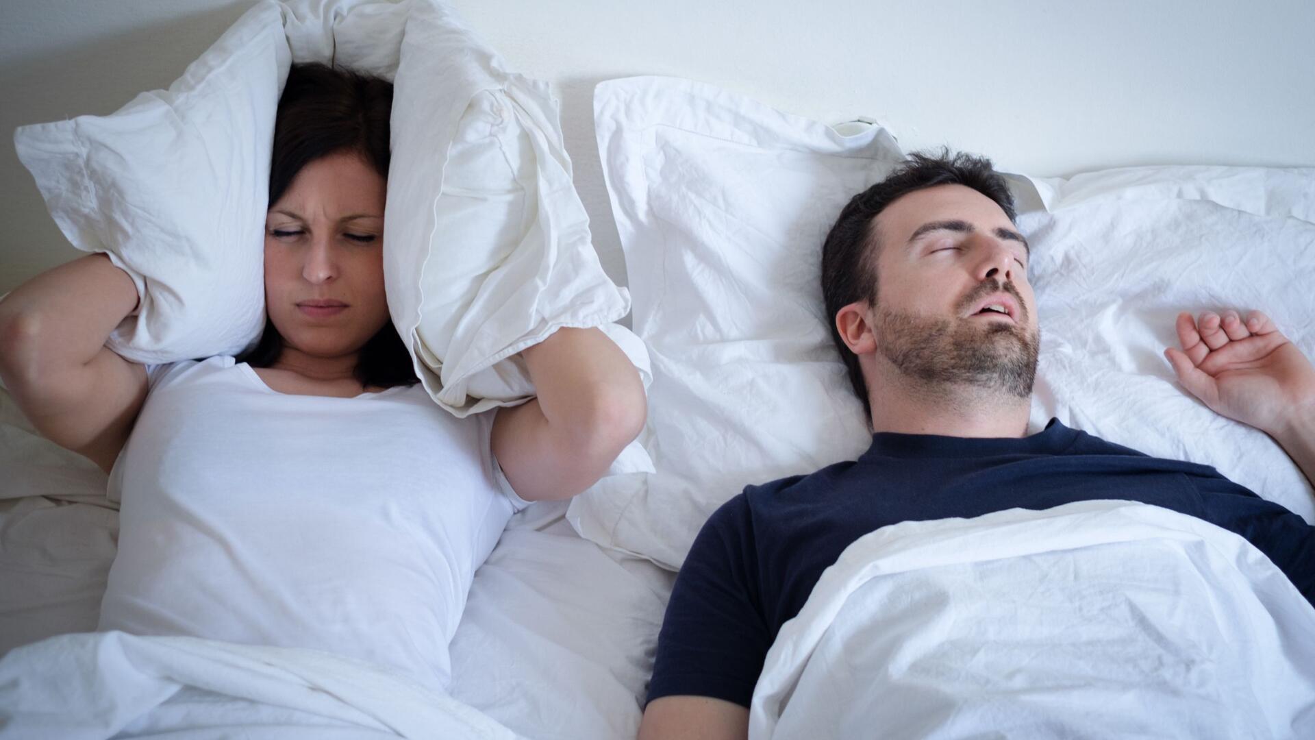 La almohada que te ayudará a dejar de roncar - La Tercera